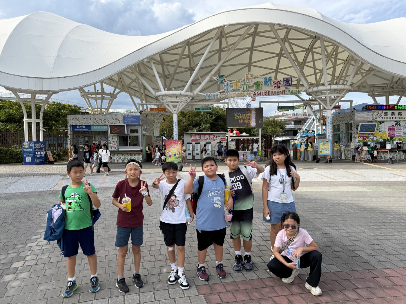 兒童新樂園門口大合照